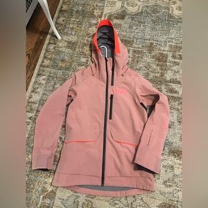 Women’s Helly Hansen ski snow jacket in dusty rose pink medium